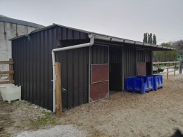Double horse stable