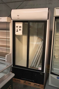Fridge with slidedoors in glass