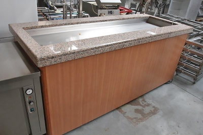 Cooled buffet bar