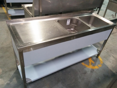 Sink with 2 bowls at the right