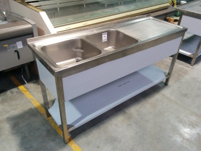 Sink with 2 bowls at the left